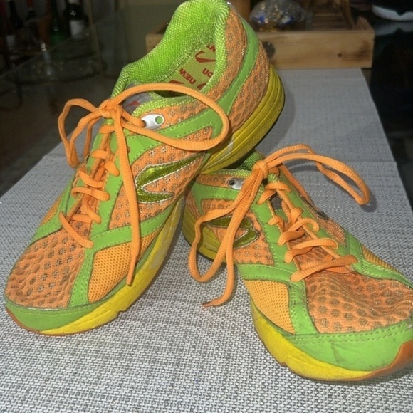 Newton Distance Running Shoes, size 39.5EUR. Or 8.5 US RUNS A LITTLE BIG - Picture 2 of 9